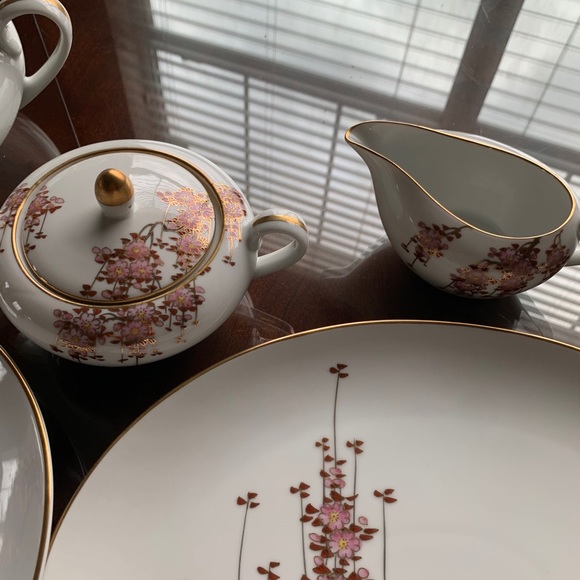 IMMACULATE Service for 18 PLUS Serving Pieces - Picture 6 of 11